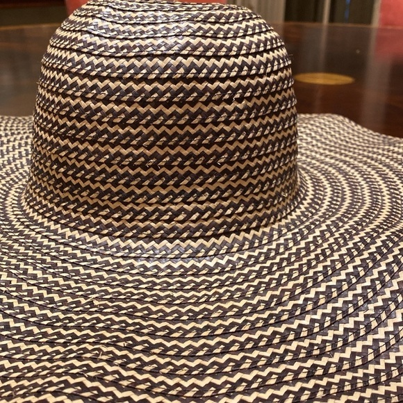 Wide Brimmed Floppy Striped Sun Beach Hat - Picture 5 of 5